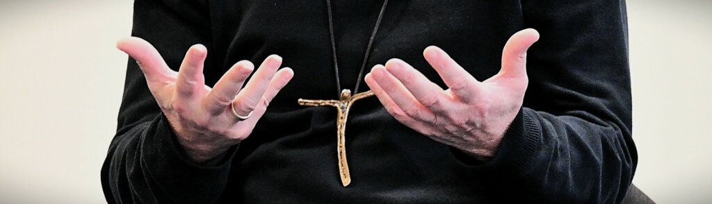 bénédiction crucifix eveque Lille IFP